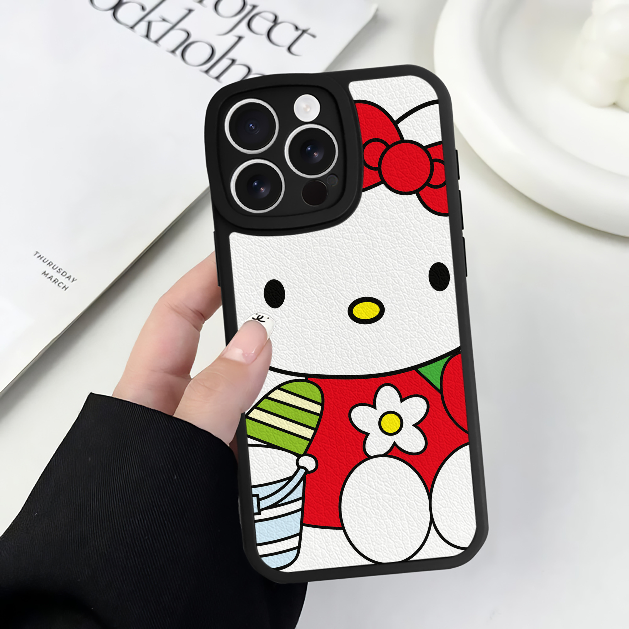 （画像用） Hello Kitty ハローキティ 【iPhone 16シリーズ対応】シリコンスマホケース（レザー調） 材質：シリコン